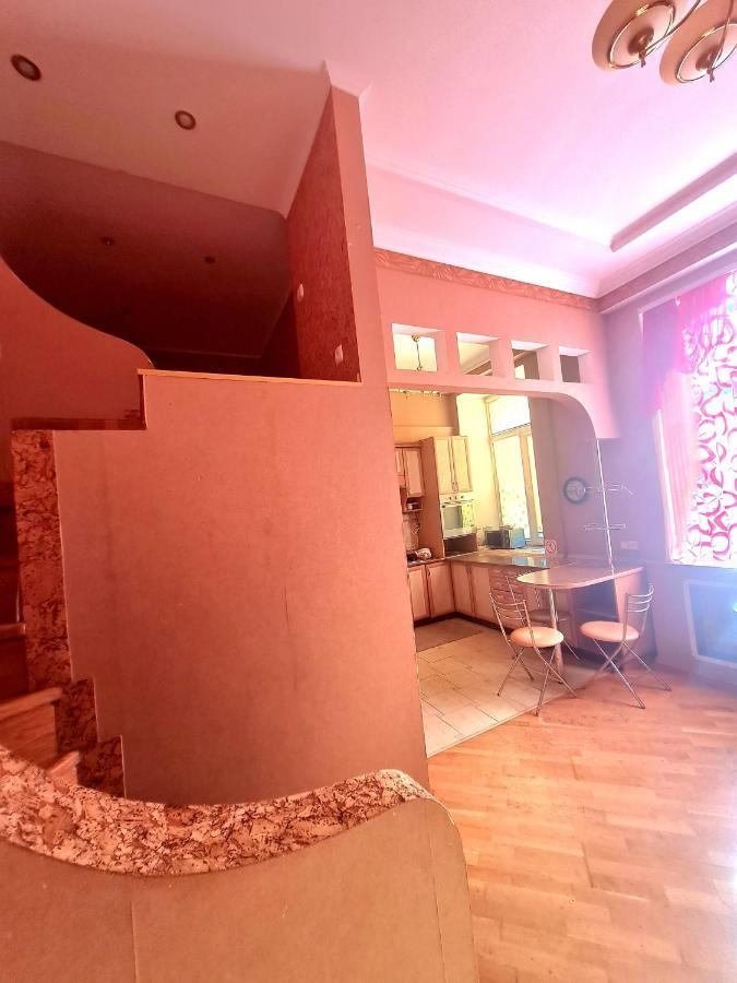 LutsʼkЦентр, Євгена Коновальця, 3公寓 外观 照片